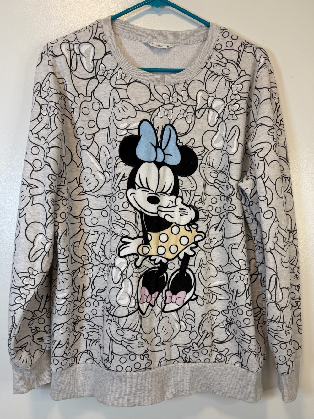 Delta Disney Minnie Mouse Grey Soft Textured Graphic Sweatshirt Women’s XL‎